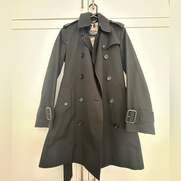 Burberry Kensington Short Trenchcoat size 2 color black - Picture 2 of 9